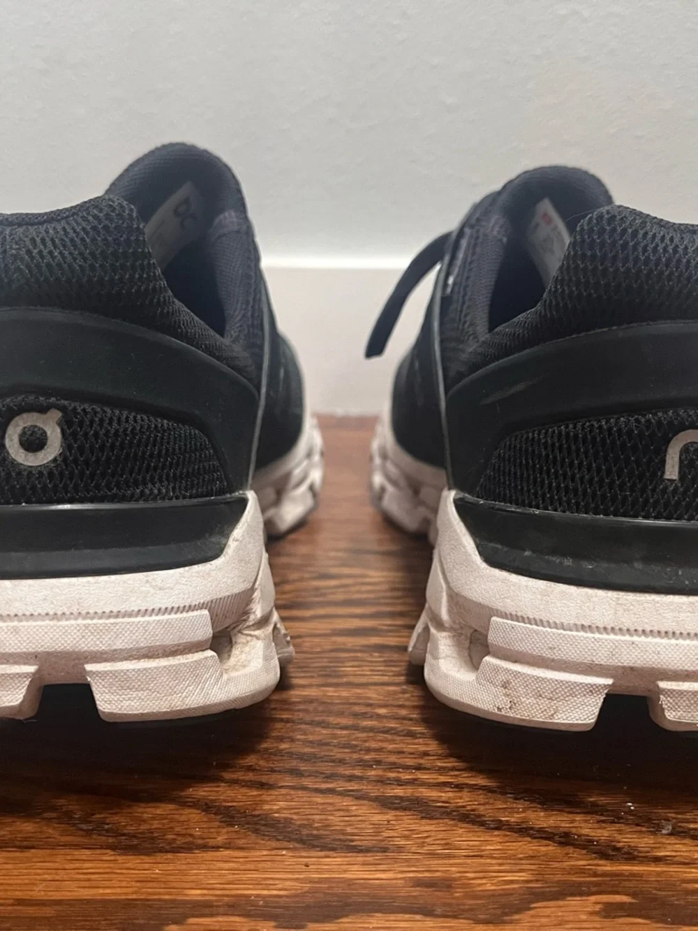 On Cloud Black Running Shoes - Picture 4 of 6